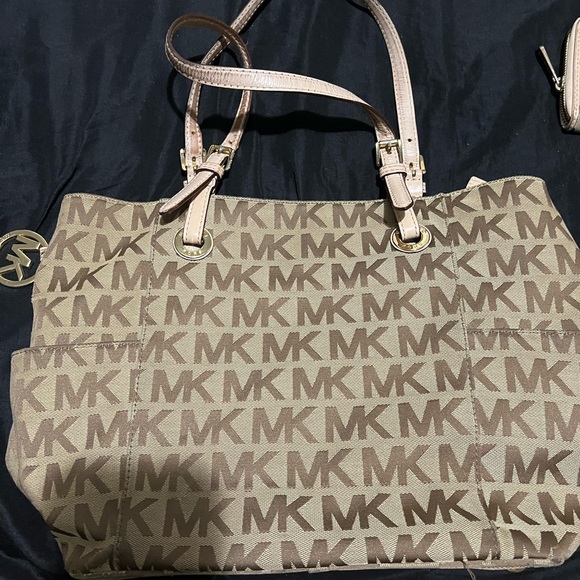 Mk clutch and bag - Picture 4 of 4